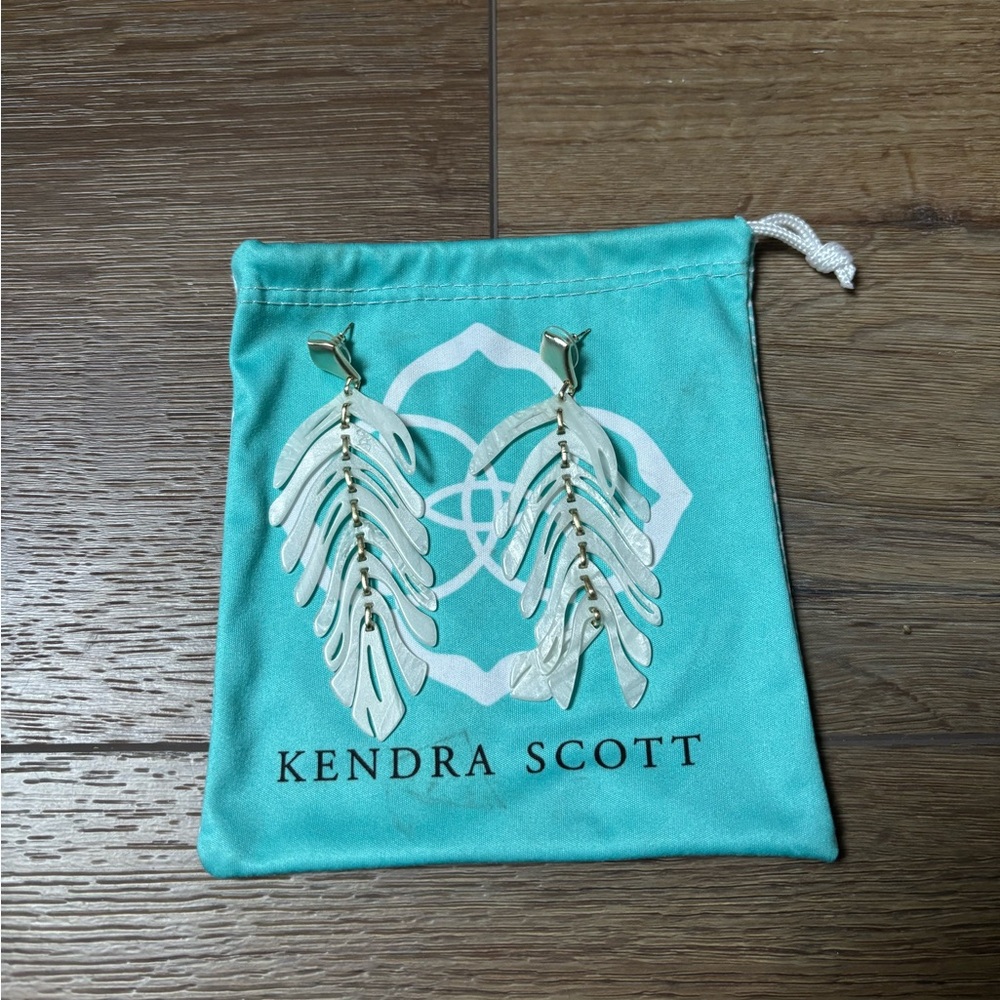 Kendra Scott Lotus Earrings - Mother of Pearl Color